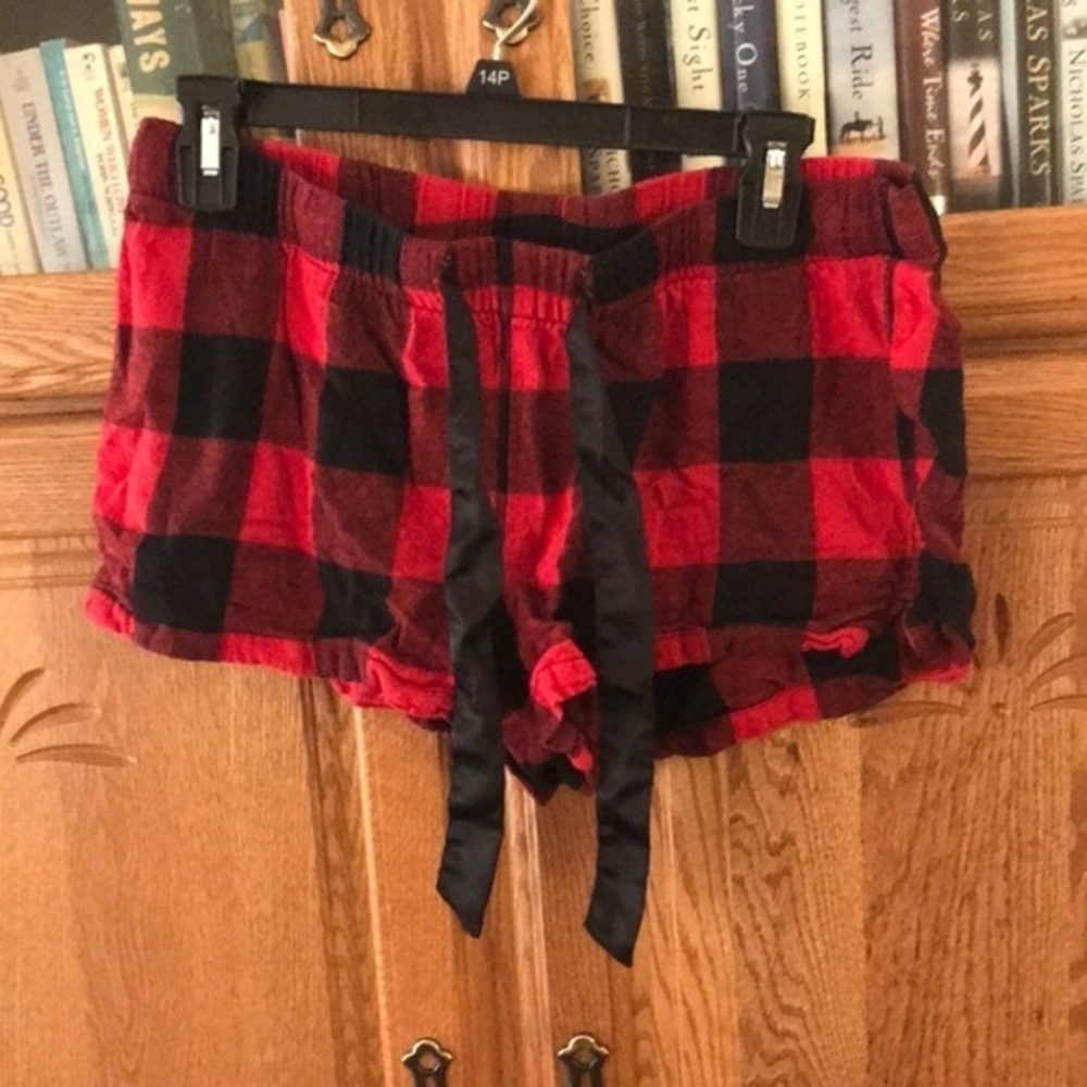 💛LAST CALL💛 Old NAVY Red plaid shorts pajama shorts adjustable waist - Size M